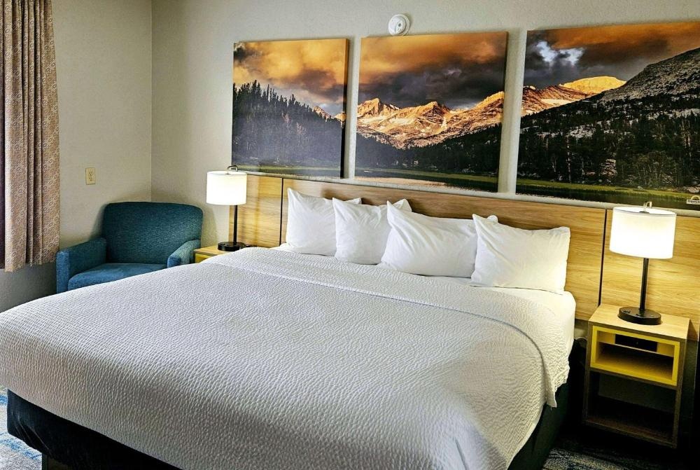 Days Inn and Suites by Wyndham Downtown Missoula-University
